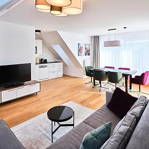 Myfavorit - Spacious Next To Puplic Transport U1 Direct Connection To Citycenter Vienne